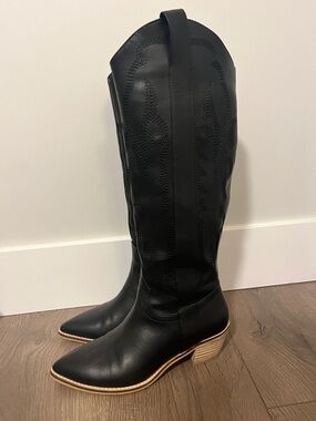 Classic Tall Black Western Boots - Sleek Leather Knee-High